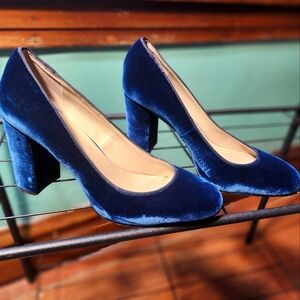 Ann Taylor Blue Suede Heel Pump, Size 8M